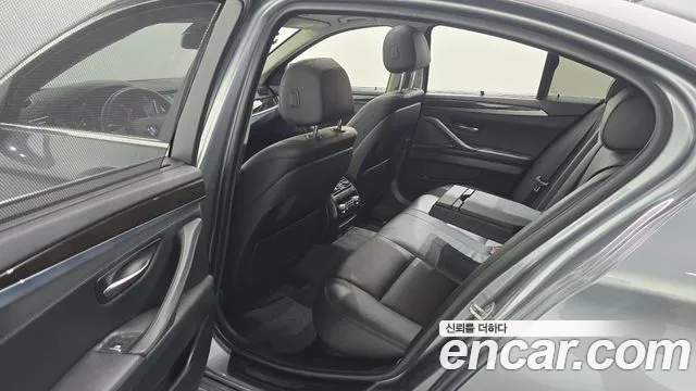 BMW 5 серии 2015 thumb 12