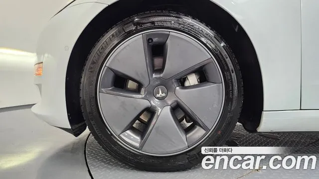 Tesla Model 3 2021 thumb 5