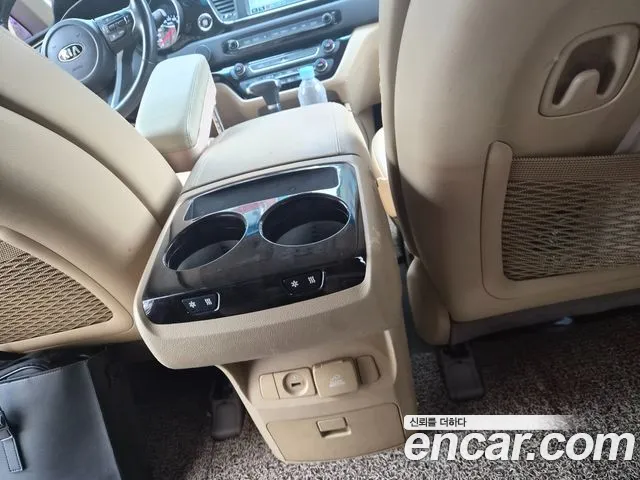 Kia Carnival 2018 thumb 9