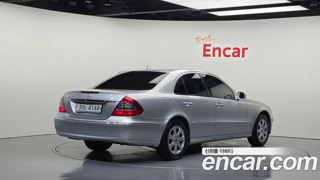 Mercedes-Benz E-Класс 2008 thumb 2