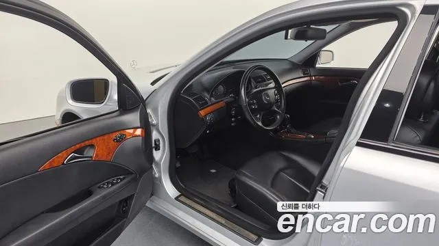 Mercedes-Benz E-Класс 2008 thumb 10