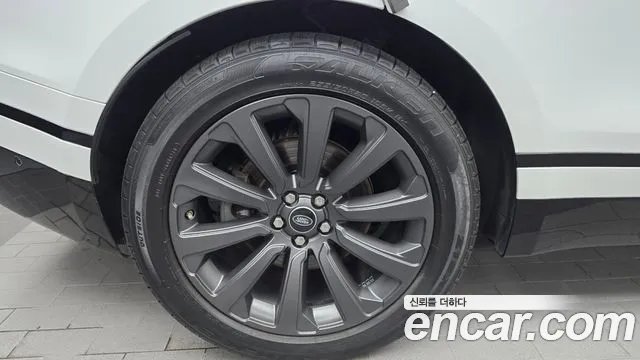 Land Rover Range Rover Velar 2017 thumb 5