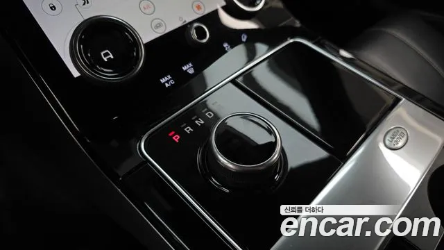 Land Rover Range Rover Velar 2017 thumb 9