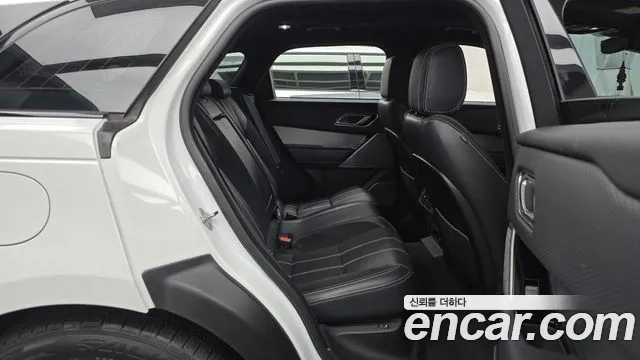 Land Rover Range Rover Velar 2017 thumb 11