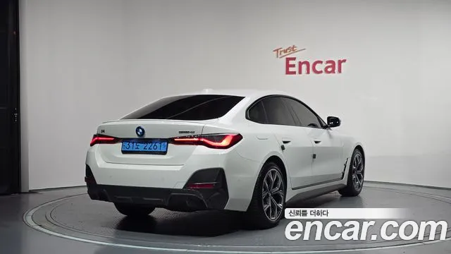 BMW i4 2023 thumb 2