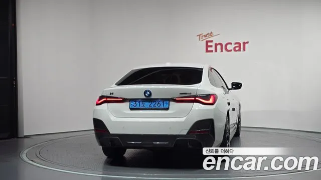 BMW i4 2023 thumb 4