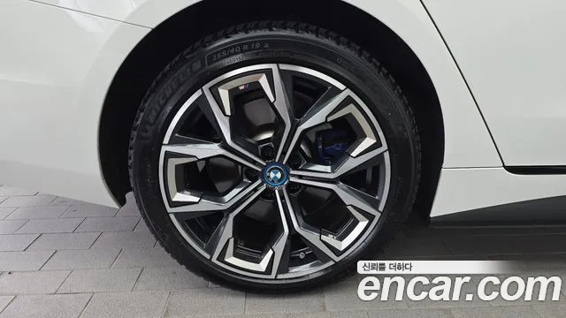 BMW i4 2023 thumb 5
