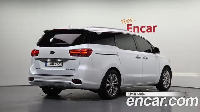 Kia Carnival 2018 thumb 2
