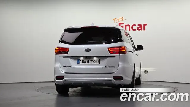 Kia Carnival 2018 thumb 4