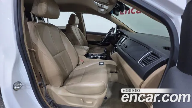 Kia Carnival 2018 thumb 10