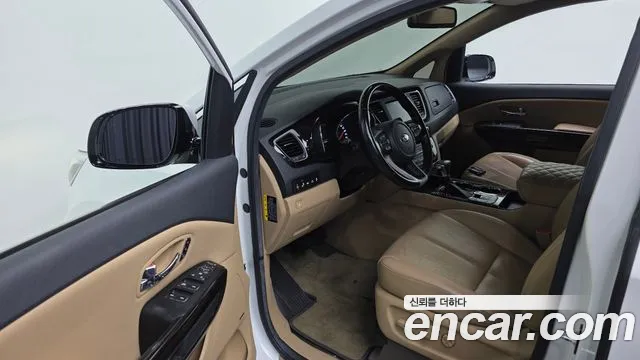 Kia Carnival 2018 thumb 11
