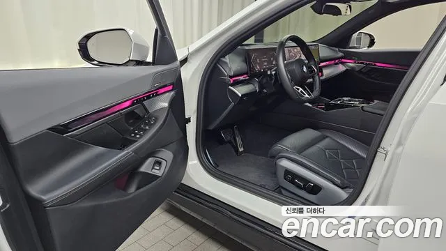 BMW 5 серии 2024 thumb 9