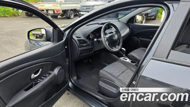 Renault Fluence 2013 thumb 10