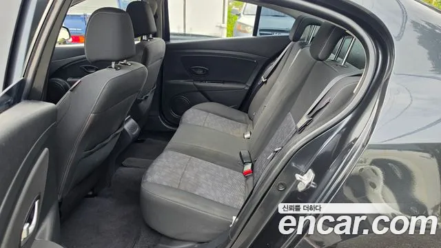 Renault Fluence 2013 thumb 12