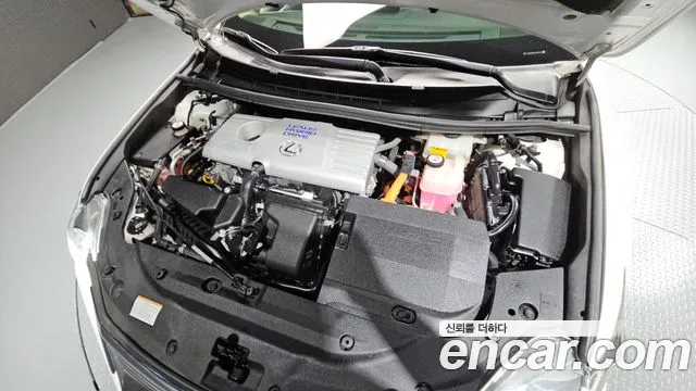 Lexus CT200h 2017 thumb 6