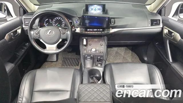 Lexus CT200h 2017 thumb 7