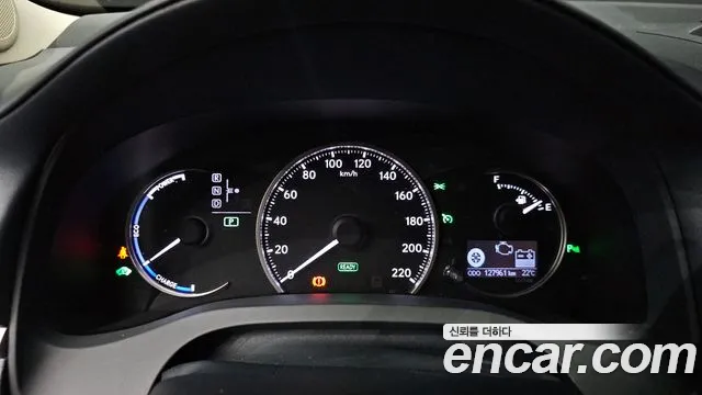 Lexus CT200h 2017 thumb 8