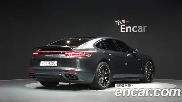 Porsche Panamera 2018 thumb 2