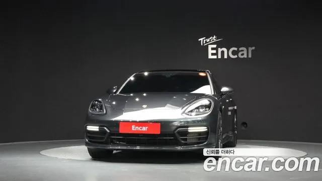 Porsche Panamera 2018 thumb 3