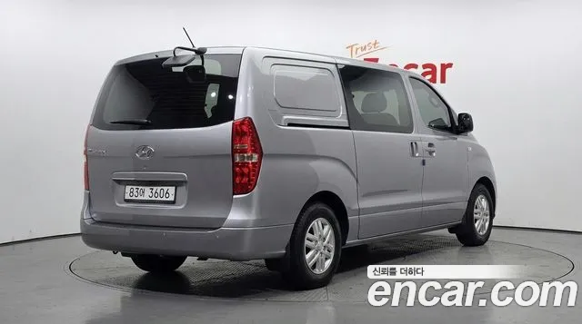 Hyundai Starex 2018 thumb 2