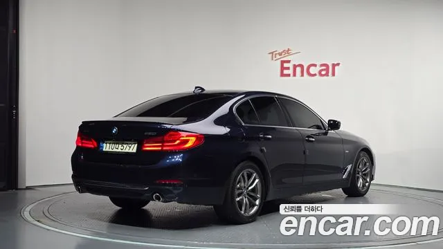 BMW 5 серии 2018 thumb 2