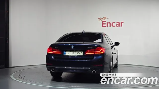 BMW 5 серии 2018 thumb 4