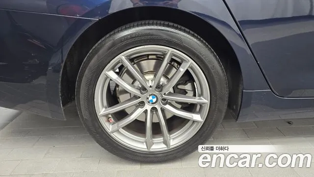 BMW 5 серии 2018 thumb 5