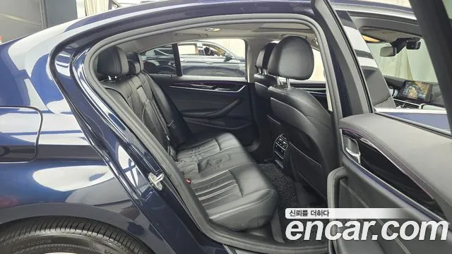 BMW 5 серии 2018 thumb 12