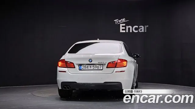 BMW 5 серии 2016 thumb 4