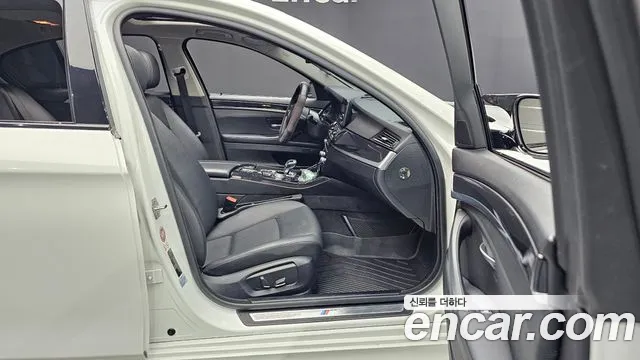 BMW 5 серии 2016 thumb 11