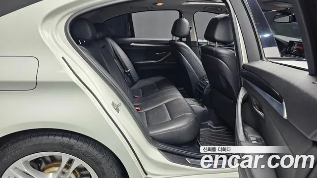 BMW 5 серии 2016 thumb 12