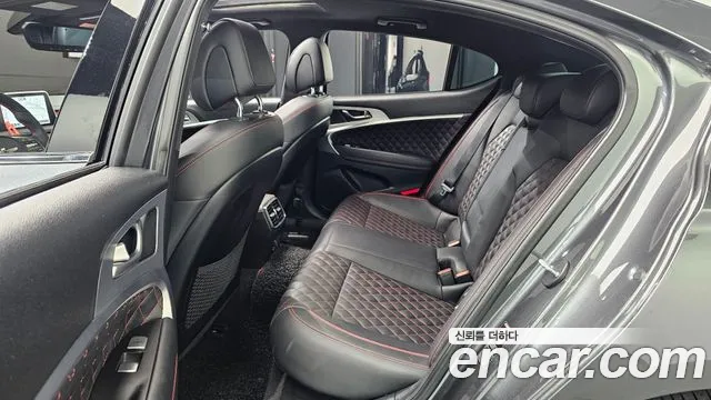 Genesis G70 2019 thumb 11