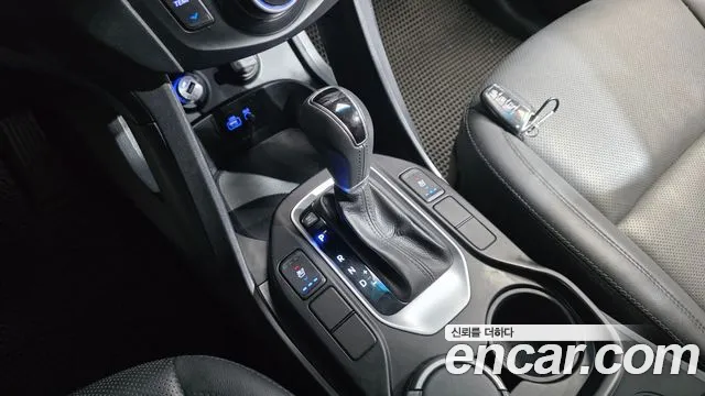 Hyundai Santa Fe 2016 thumb 9