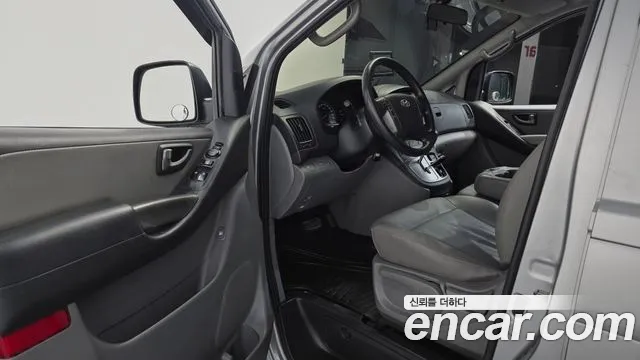 Hyundai Starex 2012 thumb 10