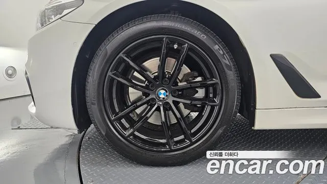 BMW 5 серии 2017 thumb 5