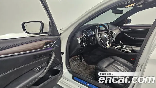 BMW 5 серии 2017 thumb 10