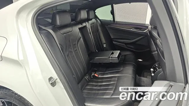BMW 5 серии 2017 thumb 11