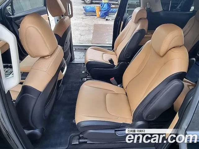 Kia Carnival 2023 thumb 8