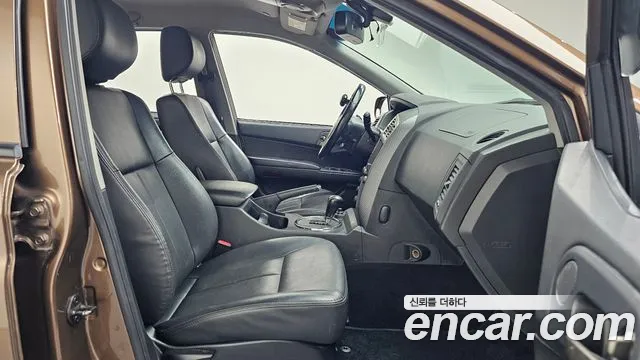 KGM Korando 2015 thumb 11