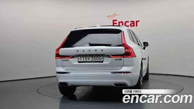 Volvo XC60 2018 thumb 4