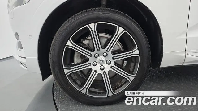 Volvo XC60 2018 thumb 5