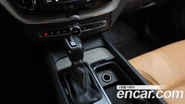 Volvo XC60 2018 thumb 9