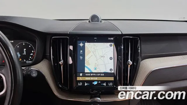 Volvo XC60 2018 thumb 12