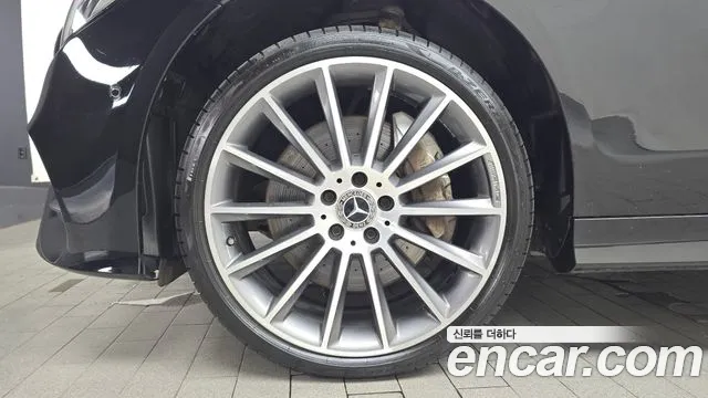 Mercedes-Benz E-Class 2019 thumb 5