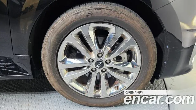 Kia Carnival 2014 thumb 5