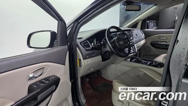 Kia Carnival 2014 thumb 10