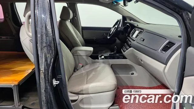 Kia Carnival 2014 thumb 11
