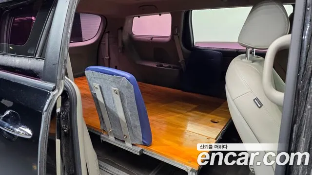 Kia Carnival 2014 thumb 12