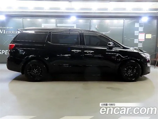 Kia Carnival 2018 thumb 3