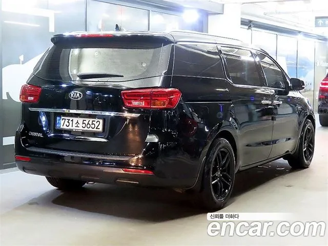 Kia Carnival 2018 thumb 4